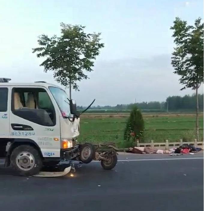 大荔县沿黄公路鲁安段发生重大交通事故6死一伤