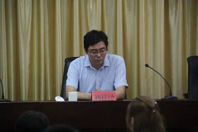 现代汽车学院副院长刘祥泽宣读表彰决定3加强创新创业教育深化校企