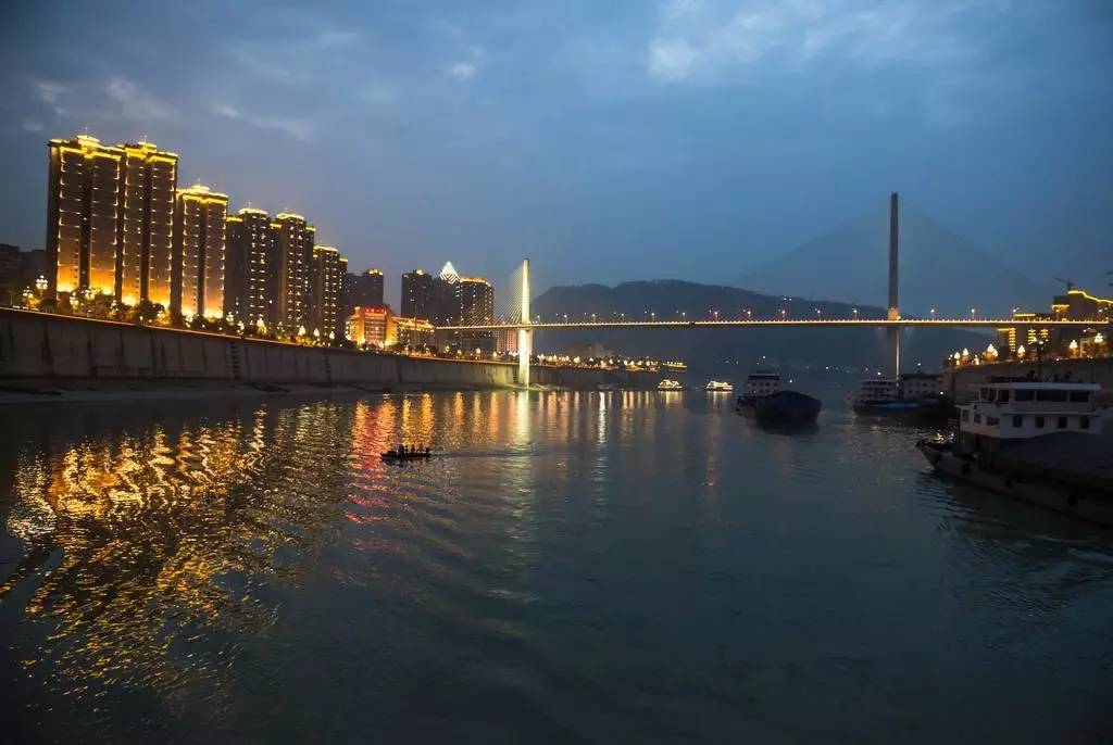 兩江遊不如到這裡來不花錢也可以看涪陵美麗夜景