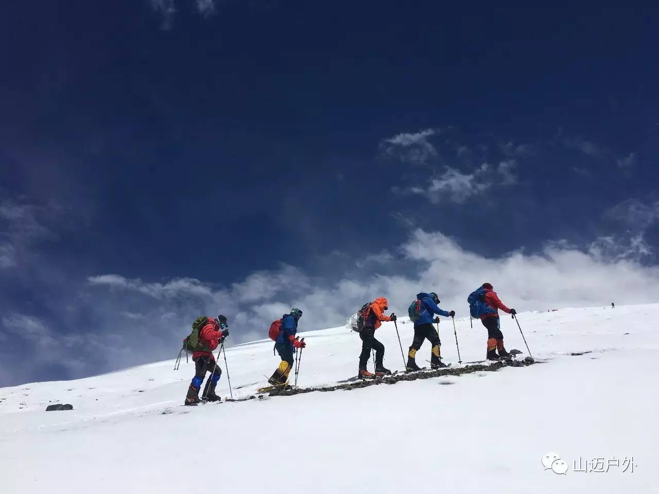 登頂海拔7546米的雪山是什麼感覺?