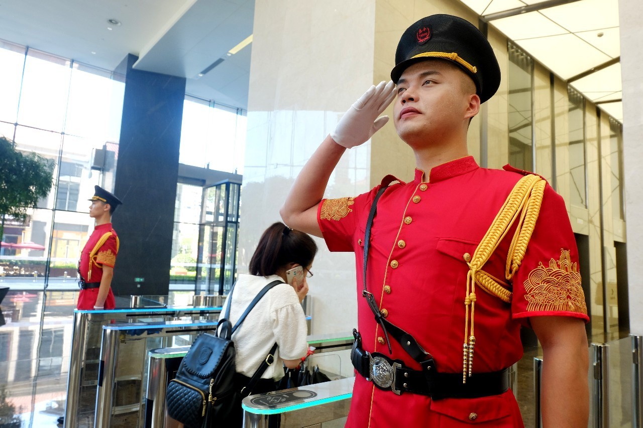 三軍儀仗隊最美班長陸軍分隊長上過央視走個正步都圈粉無數這個人就在