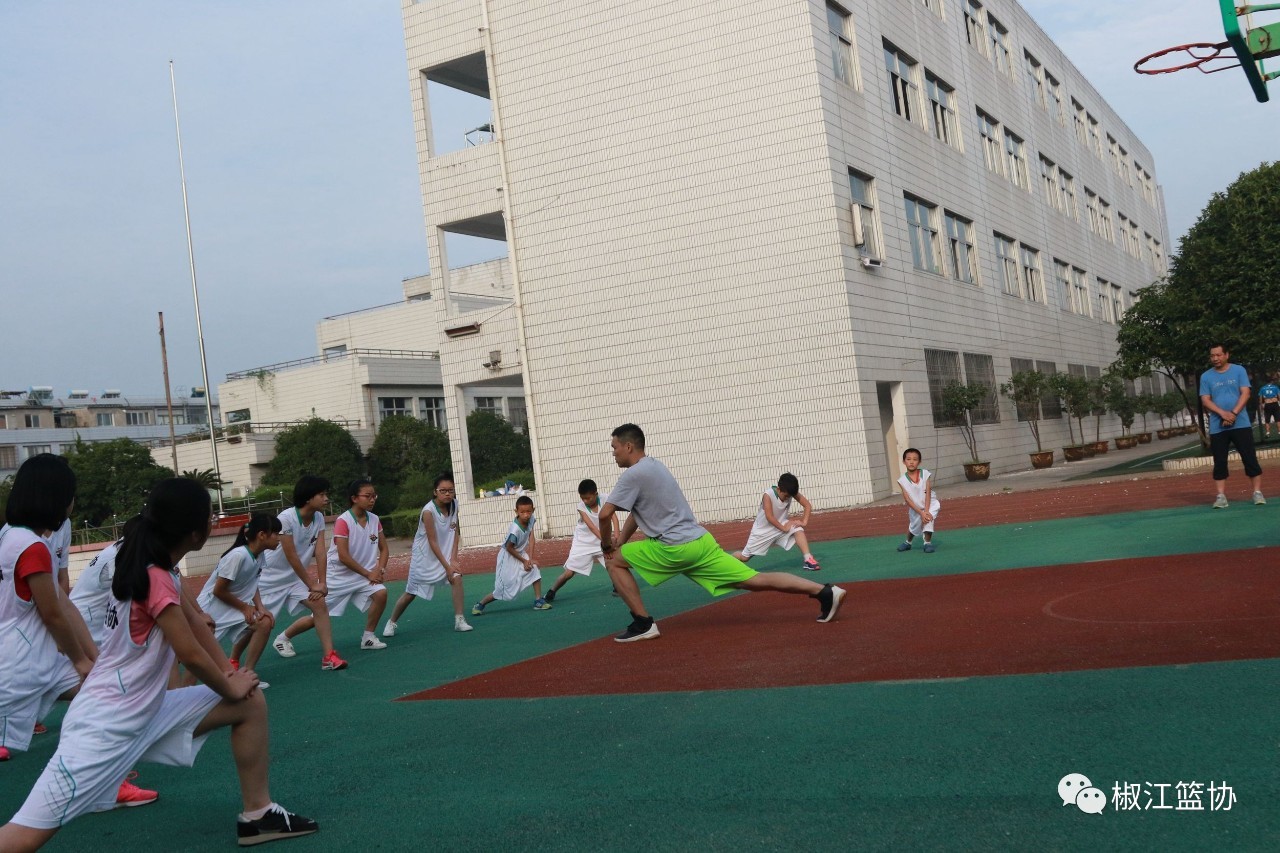 椒江区篮球协会"365公益课堂"走进桔园小学