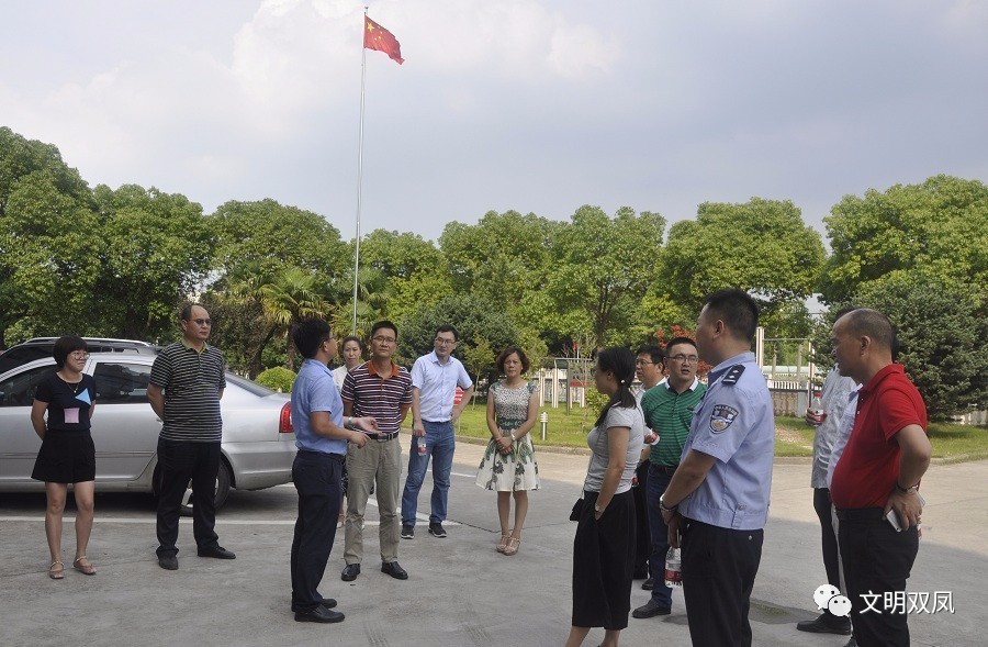 双凤镇组织政协委员视察文明城市创建工作