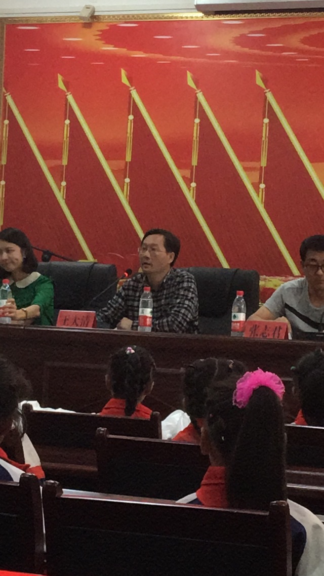 巴塘县县委书记的照片图片