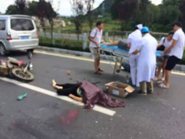 长沙县昨天发生的车祸图片