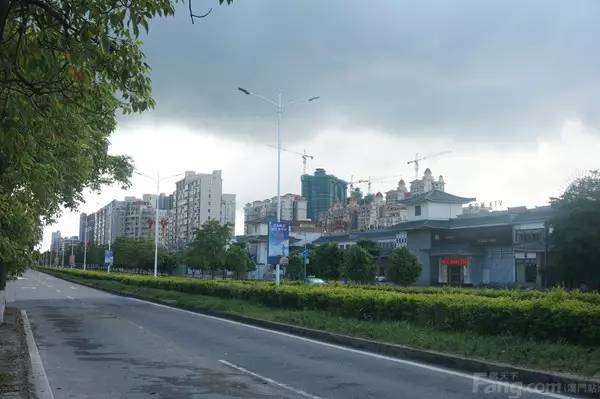 港·海韻,時代港,海泉灣花園,京華假日灣等項目,而正在建設中的有平沙