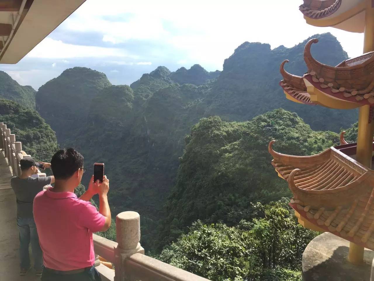 購位於馬山縣的門店,瞭解了當地電商發展的情況,並體驗了一把線上下單