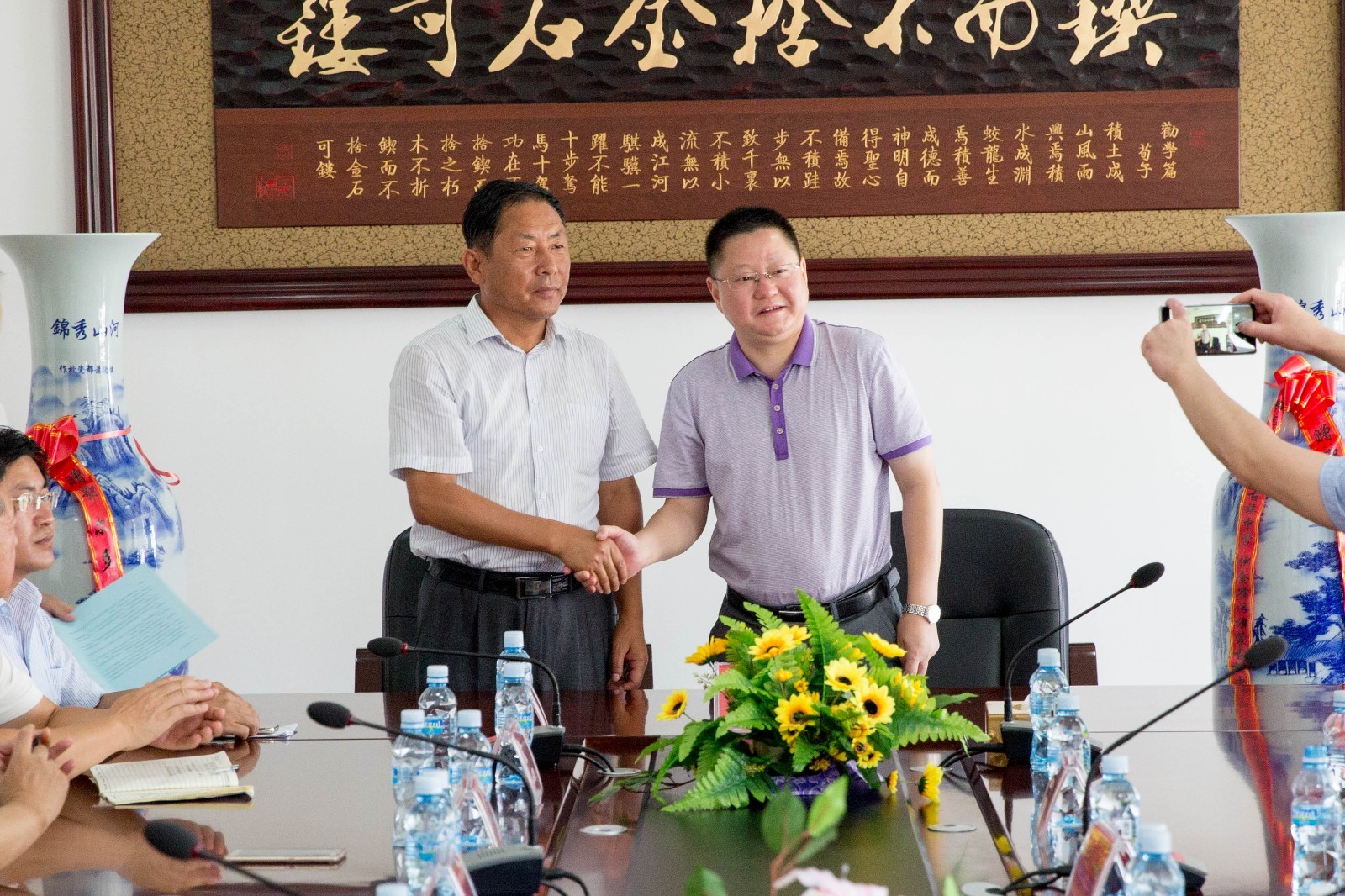 西南大学生源基地及就业见习基地授牌仪式在鄂尔多斯市举行