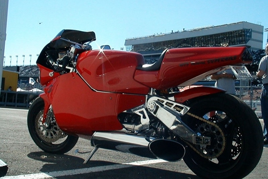 毫无疑问,素有全世界速度最快的摩托车美誉的y2k,一直是摩托