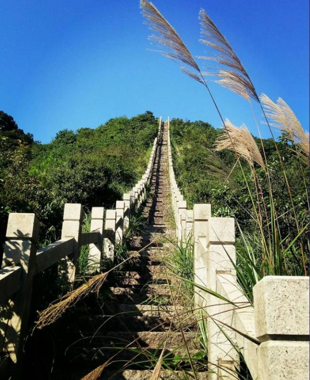 平江龙华山图片