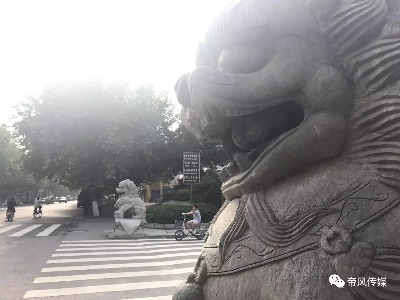 夕阳老伯 排尿图片