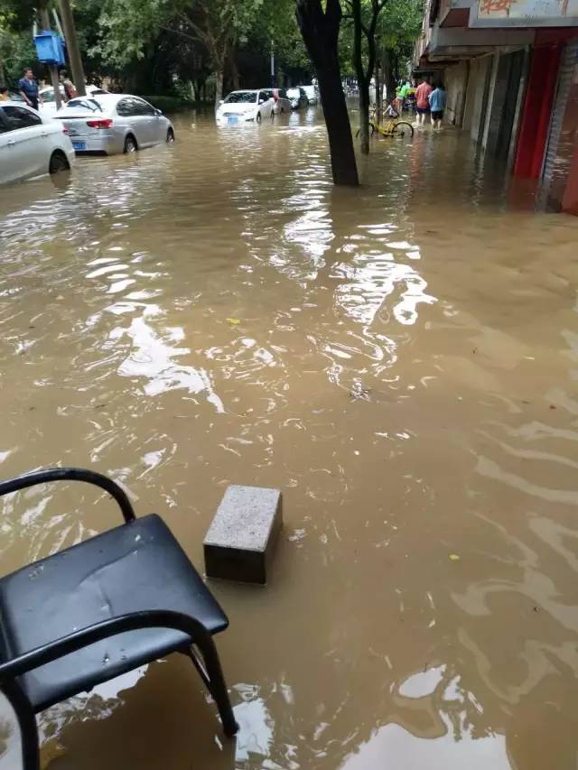 雷鸣!淹水!拥堵!昆明暴雨袭城 未来3天还有强降雨!