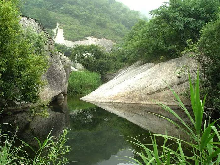 7:神灵寨风景区乘车路线:乘坐洛阳-天池山的旅游专线车可到达.