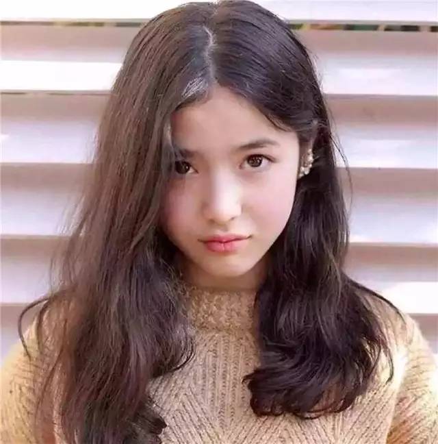 太早熟了吧這個14歲的小蘿莉甜過baby美過水原希子