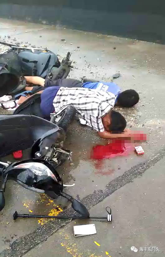 泰国摩托车车祸头掉了图片