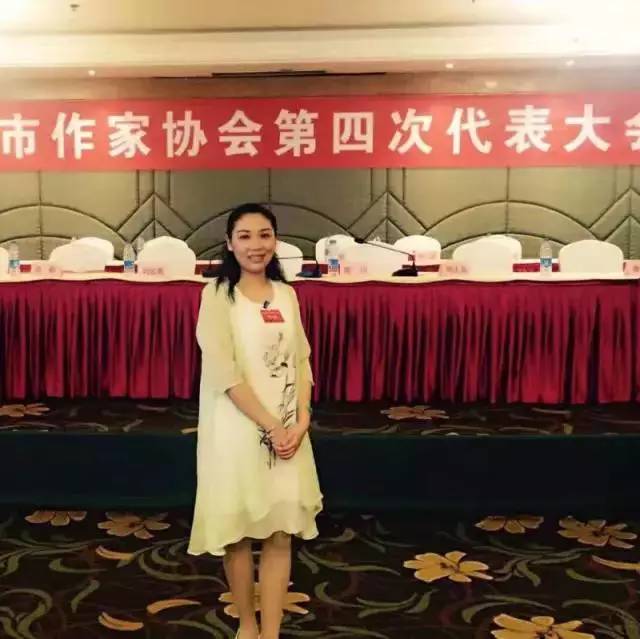 简梅梅:著名儿童文学作家,教育工作者,重庆市全民阅读推广大使