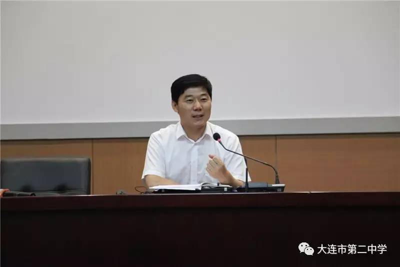 李振权校长讲话全体与会教师