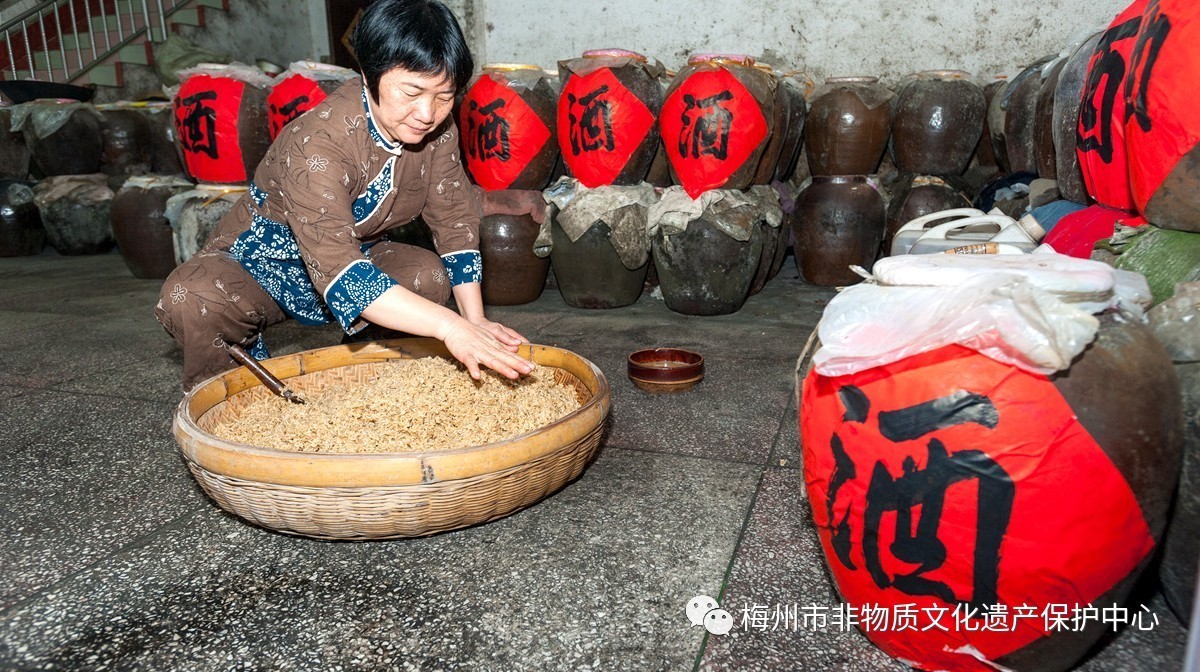 客家娘酒制造的过程图片