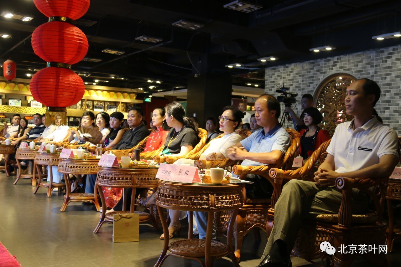 时报社《茶周刊》主编安明霞,中华茶人联谊会《中华茶人》主编郑博文