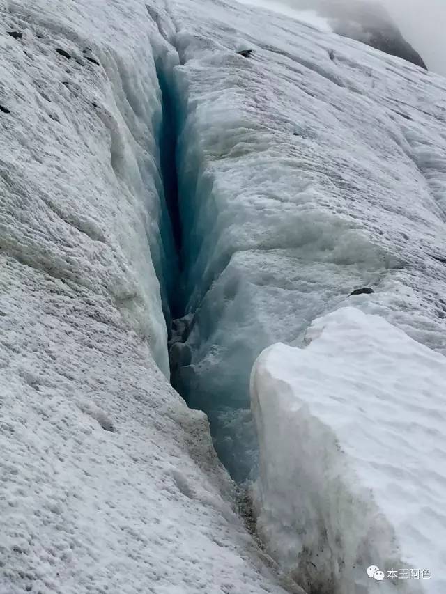 冰川地下暗河图片