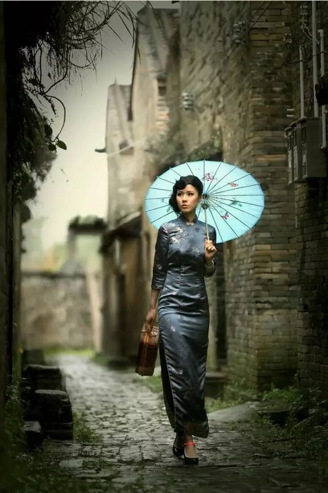 江南雨巷美女图片