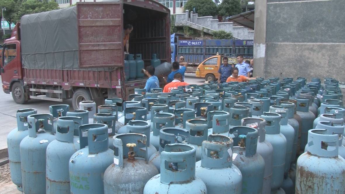 近日發生在杭州一餐館的液化氣爆燃事件,造成兩人死亡,數十人不同程度