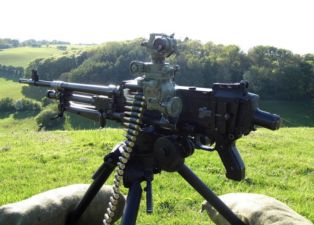 英国把比利时一机枪改进为l7a1通用机枪