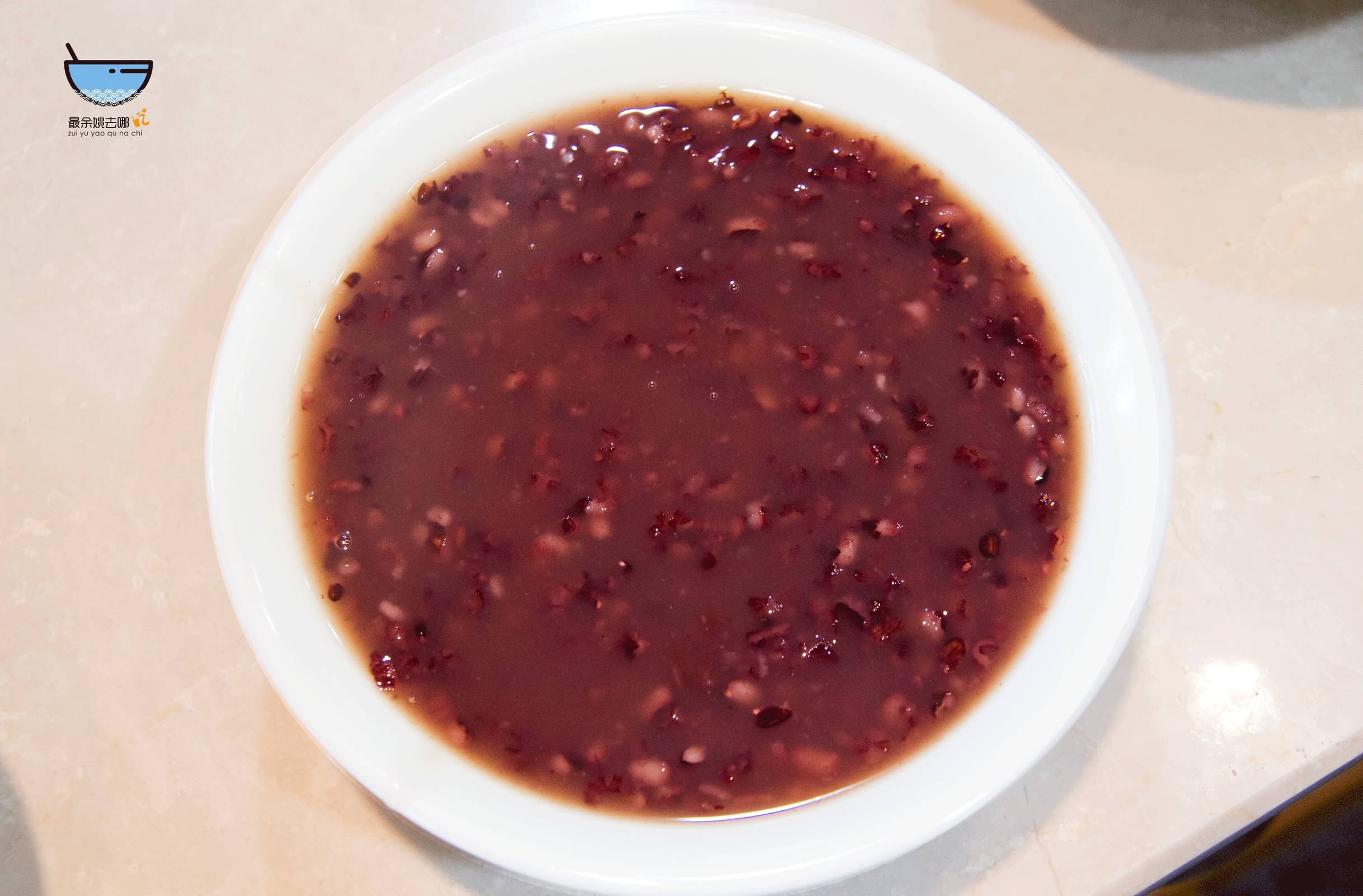 黑米粥粥是世间第一补人之物喝碗热粥,保暖养身