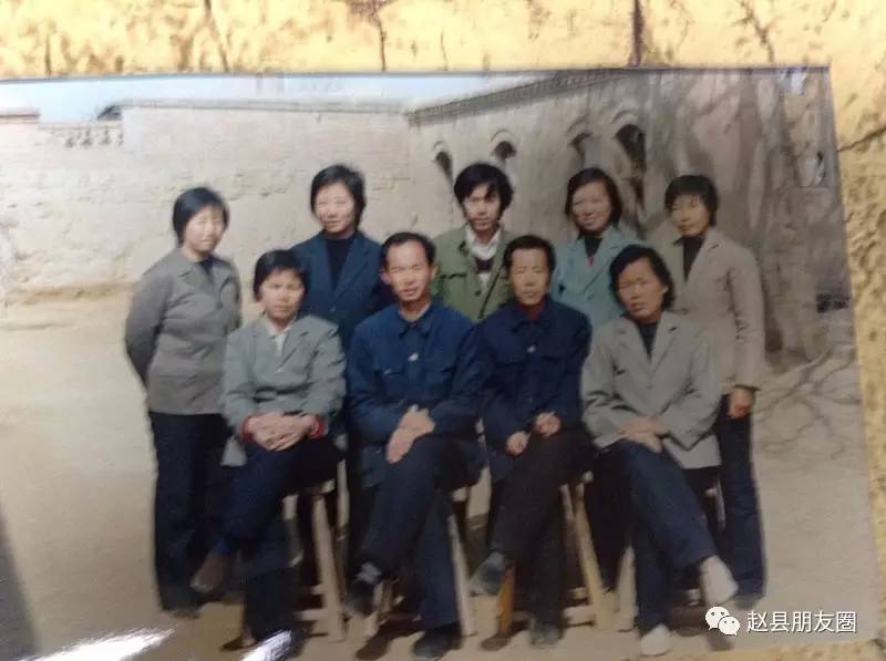 仔细瞅瞅自己稚嫩的脸庞和当时的梦想~屈西章小学86年五年级毕业照