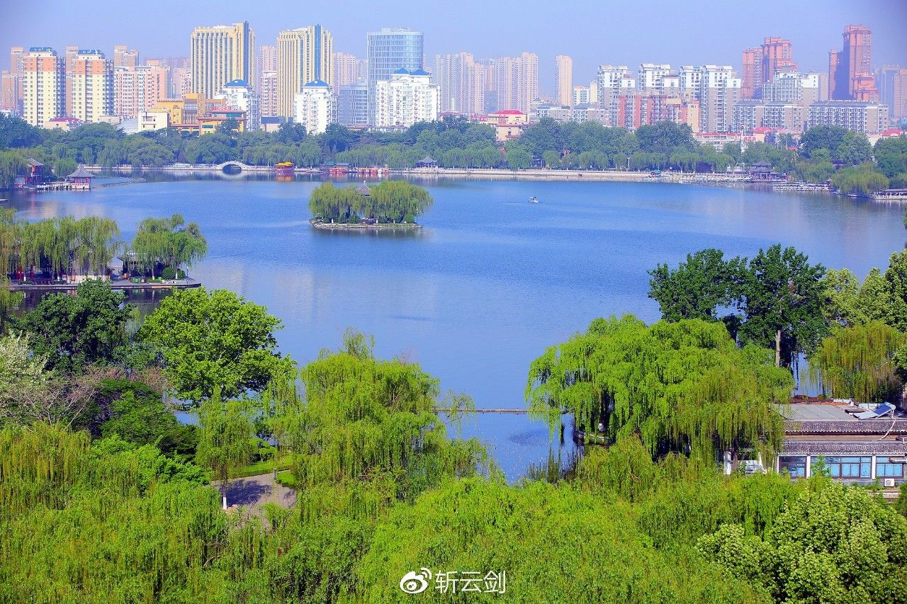 每一個看過還珠格格的人都欠夏雨荷一次大明湖之行