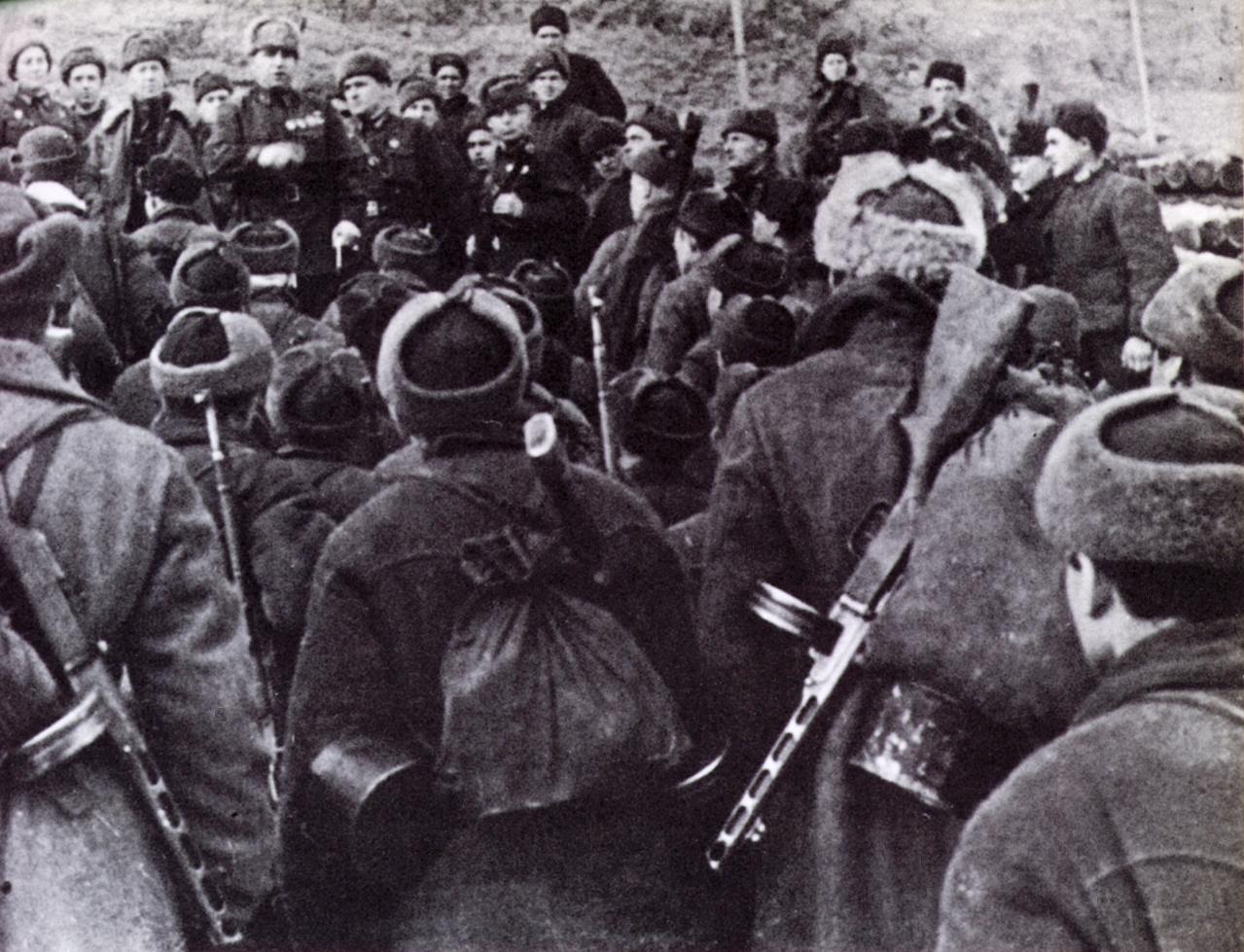 弹药荒导致在一些次要战线上,红军无法集中使用炮兵对敌军防线展开