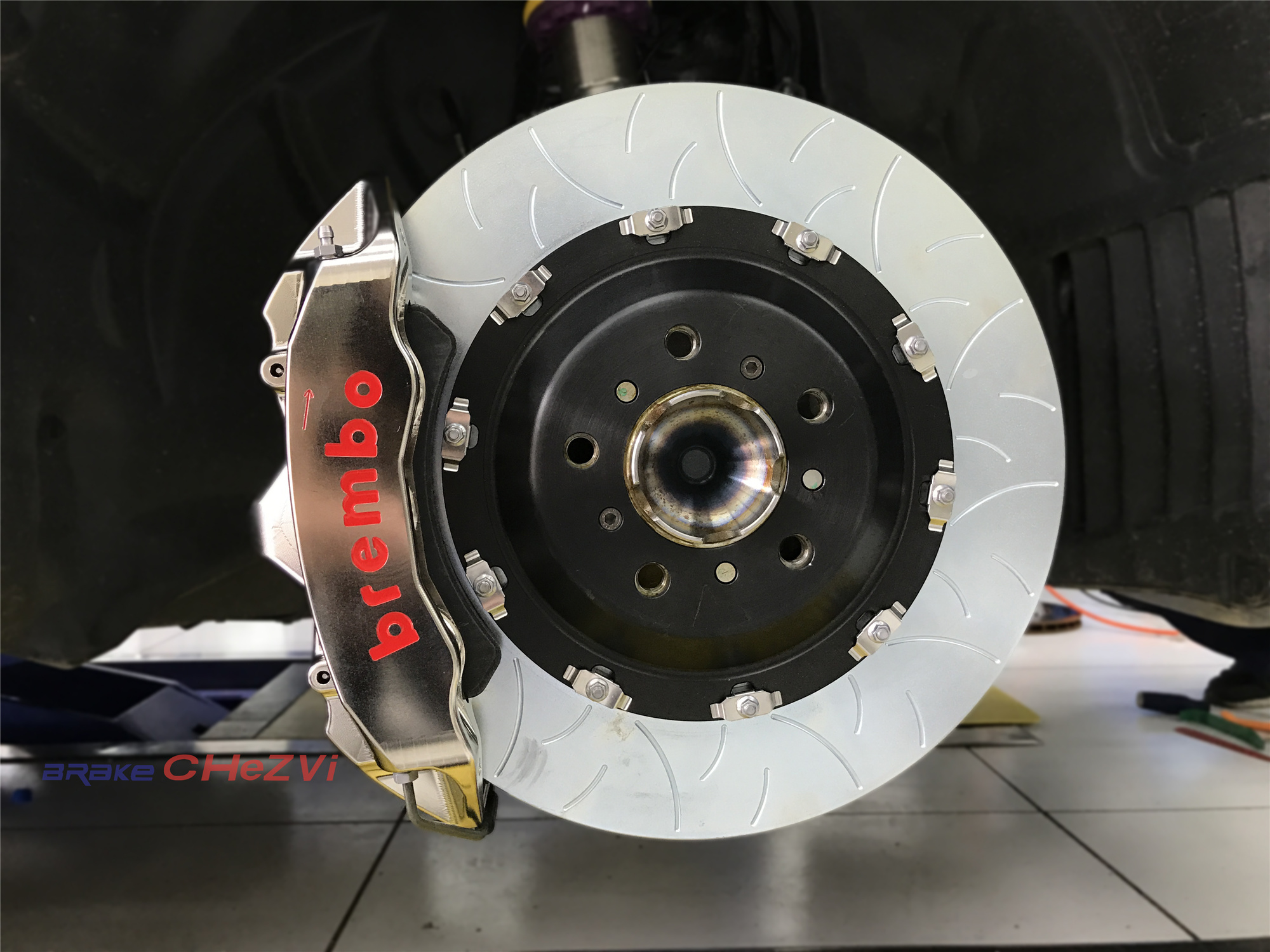 後輪剎車升級參數:brembo gt-r四活塞卡鉗-380碟前輪剎車升級參數