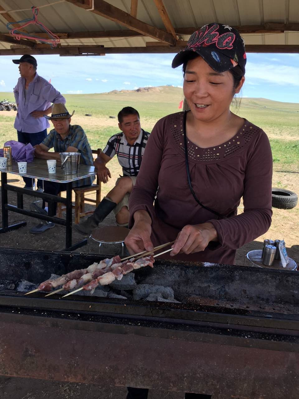 來到草原腹地——黑山頭;蒙古牧民家,主人一大早就殺羊等待客人的到來