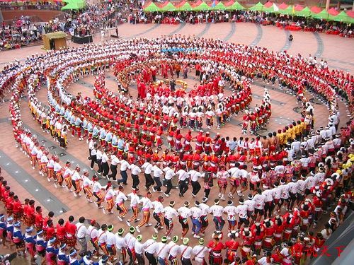 高山族收获的祭祀节会,相当于汉族的春节,是高山族最盛大的节日.