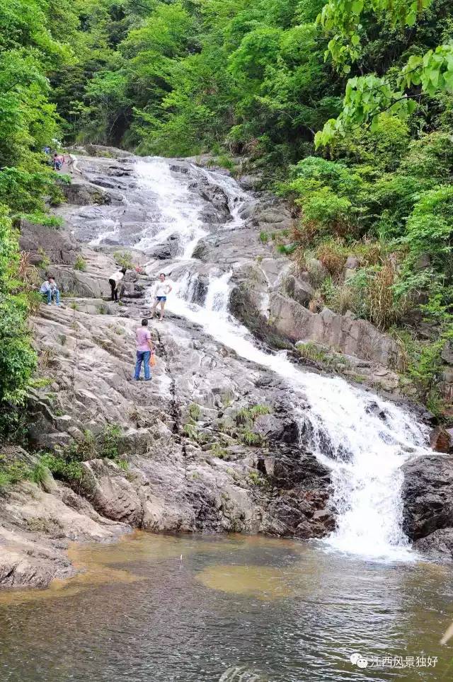 位於今相山鎮西10公里處,與樂安縣的公溪鎮接壤,古稱巴山,面積35平方