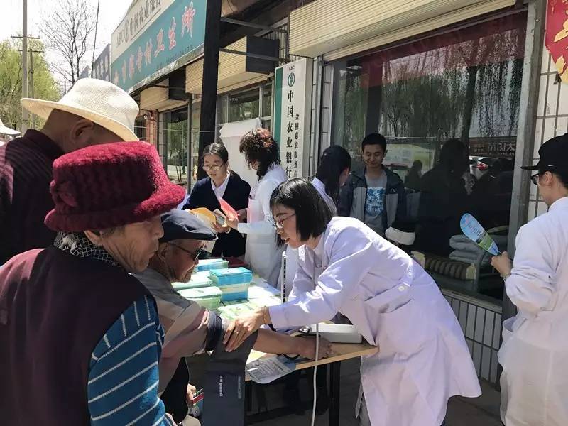 西峰区开展基本公共卫生服务项目宣传月活动