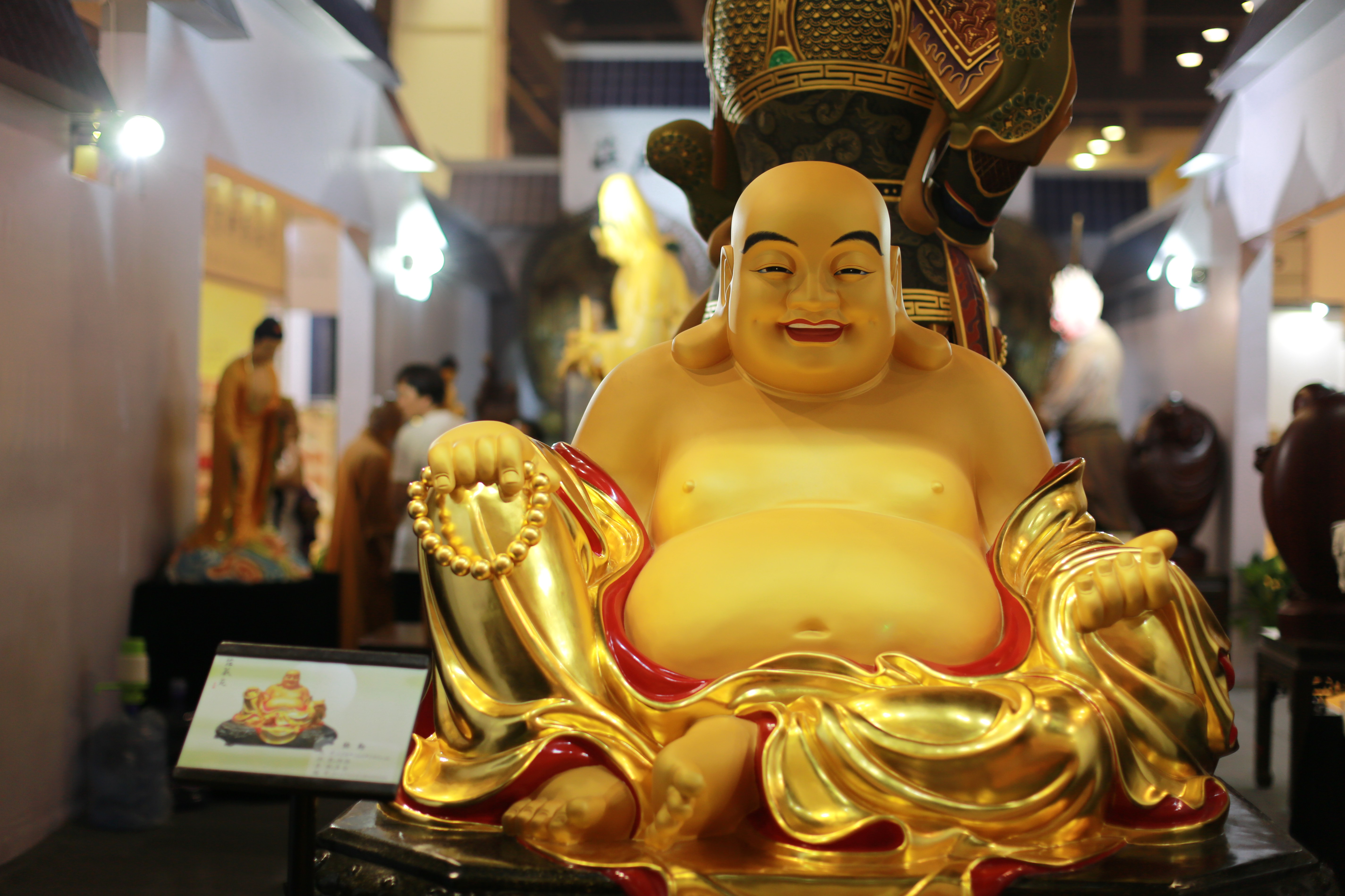 8月4日上午,为期四天的2017中原佛教文化暨佛事用品博览会在郑州国际