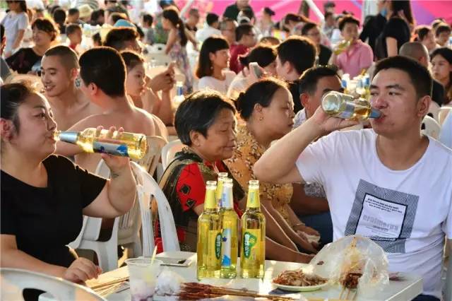 再纵情全场大合唱~活动期间,除了感受现场ktv轰趴,一起感受音乐带来的