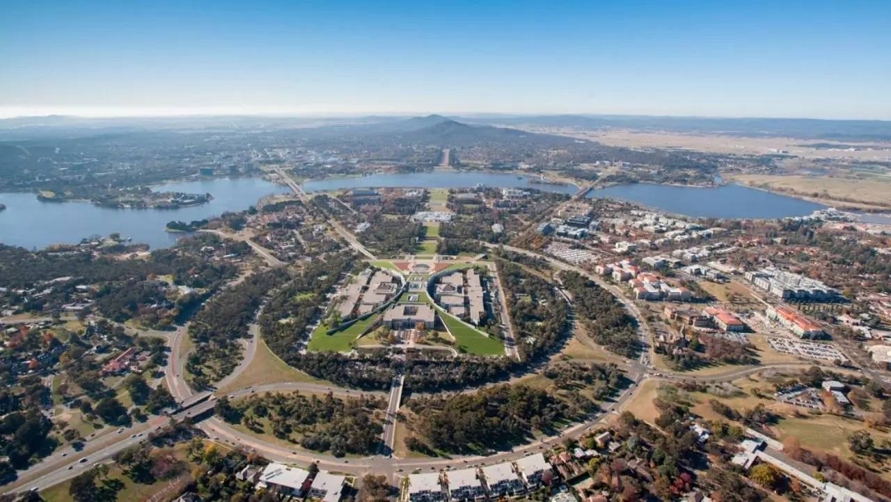 澳大利亚国立大学屹立于全球研究型大学之巅,是澳洲八大名校之首,南