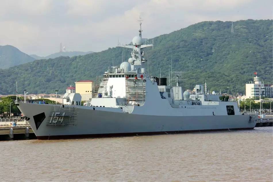052d型驱逐舰是中国人民解放军海军装备的一型导弹驱逐舰,现已服役5艘