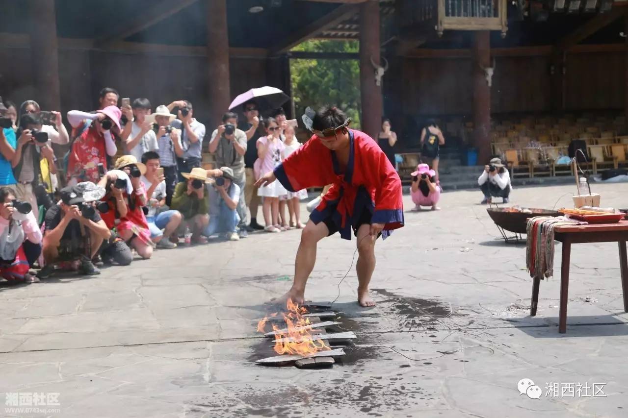 大开眼界摄影师实拍湘西神秘的巫傩绝技