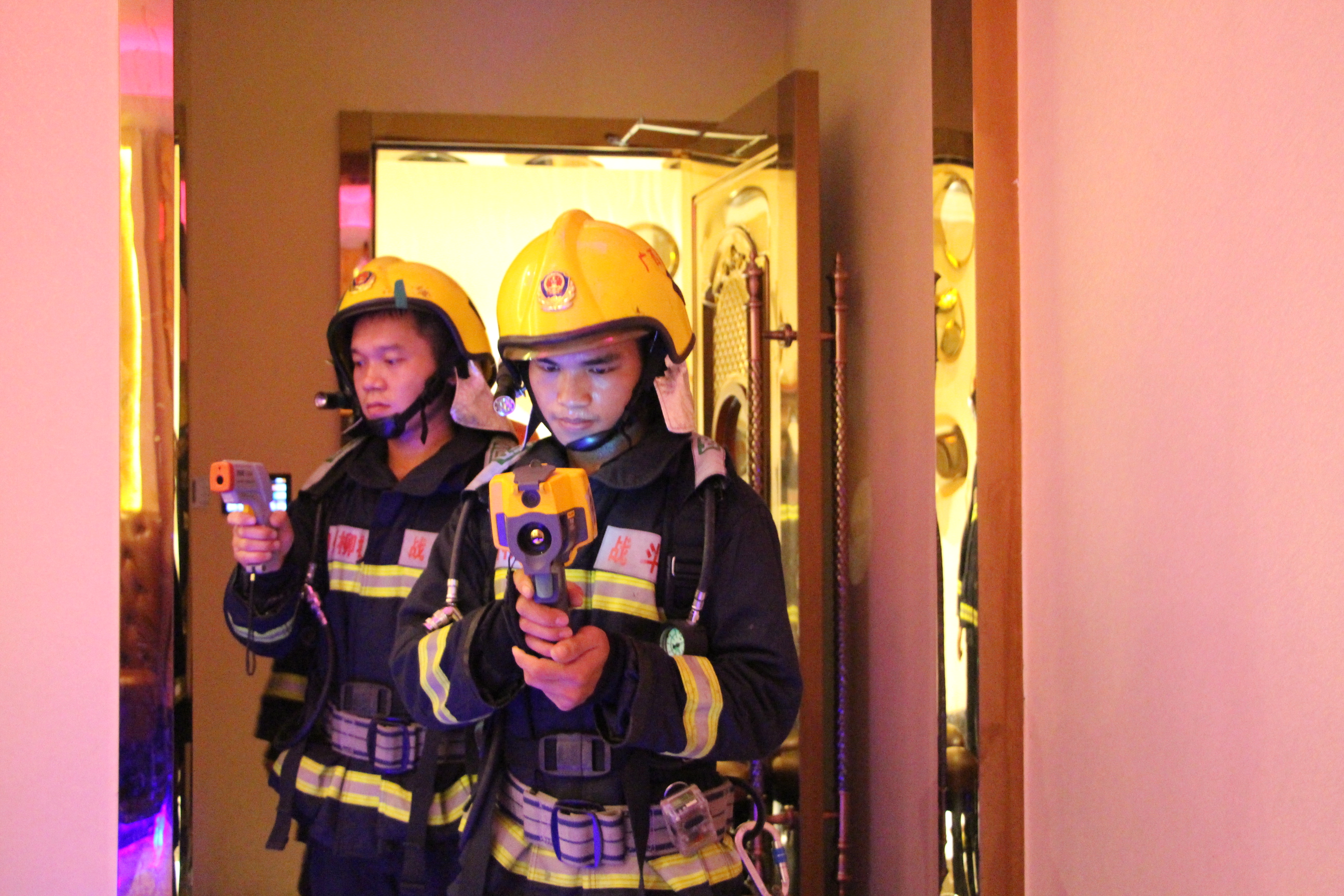 柳城消防大队开展高层建筑灭火演练