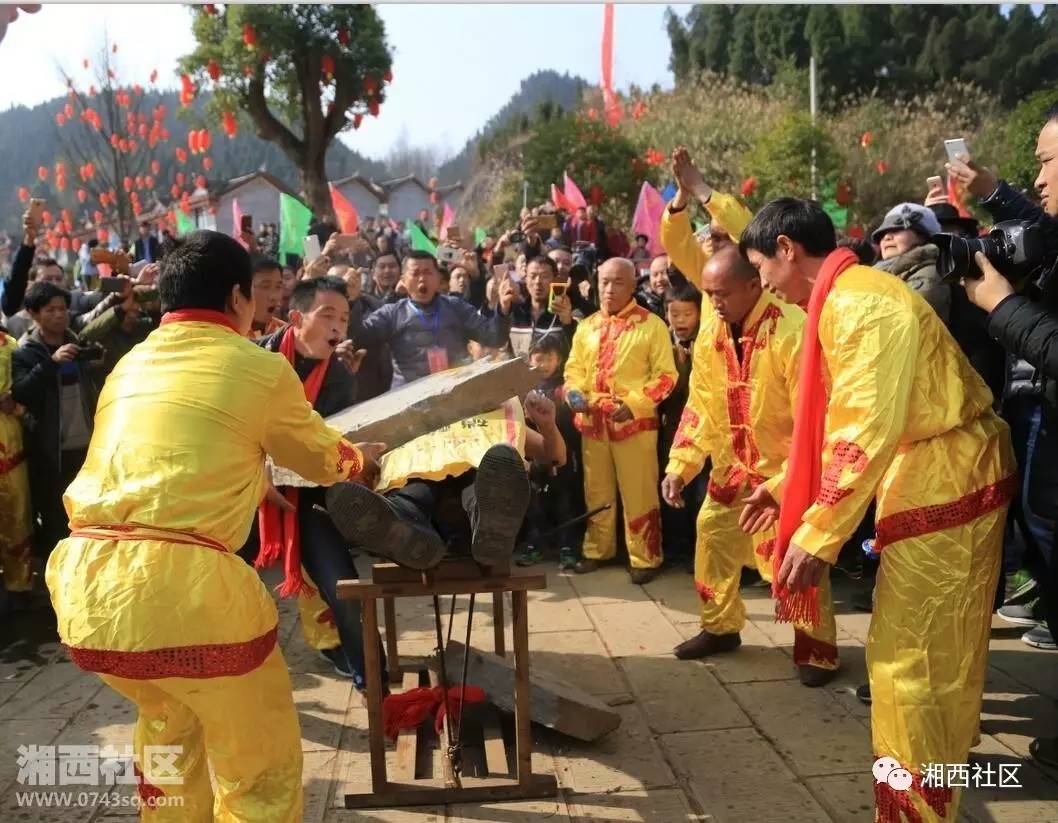 大开眼界摄影师实拍湘西神秘的巫傩绝技