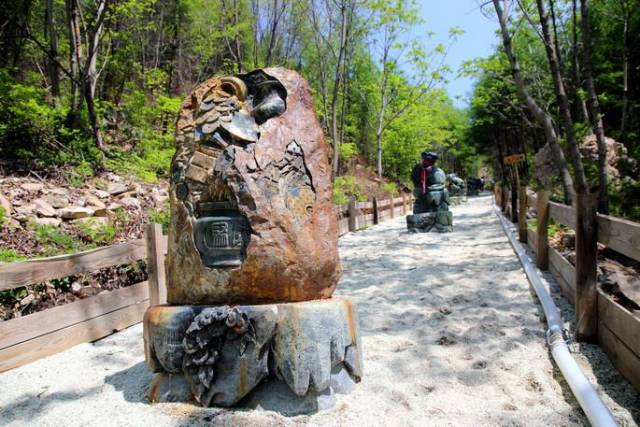 龙泉湖风景区鞍山美景厝石山公园厝石山公园已有近百年的历史,最早