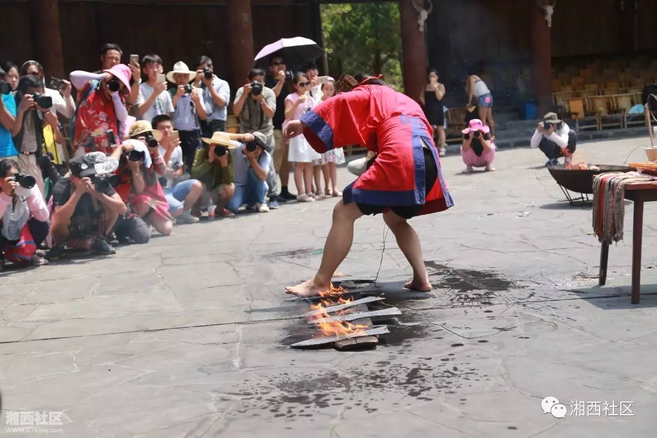 大开眼界摄影师实拍湘西神秘的巫傩绝技