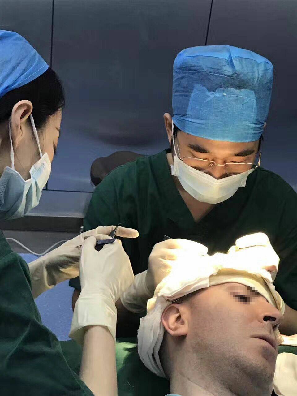 多年的植发手术经验,数万的精品案例,让哈市一院植发中心树立起良好的