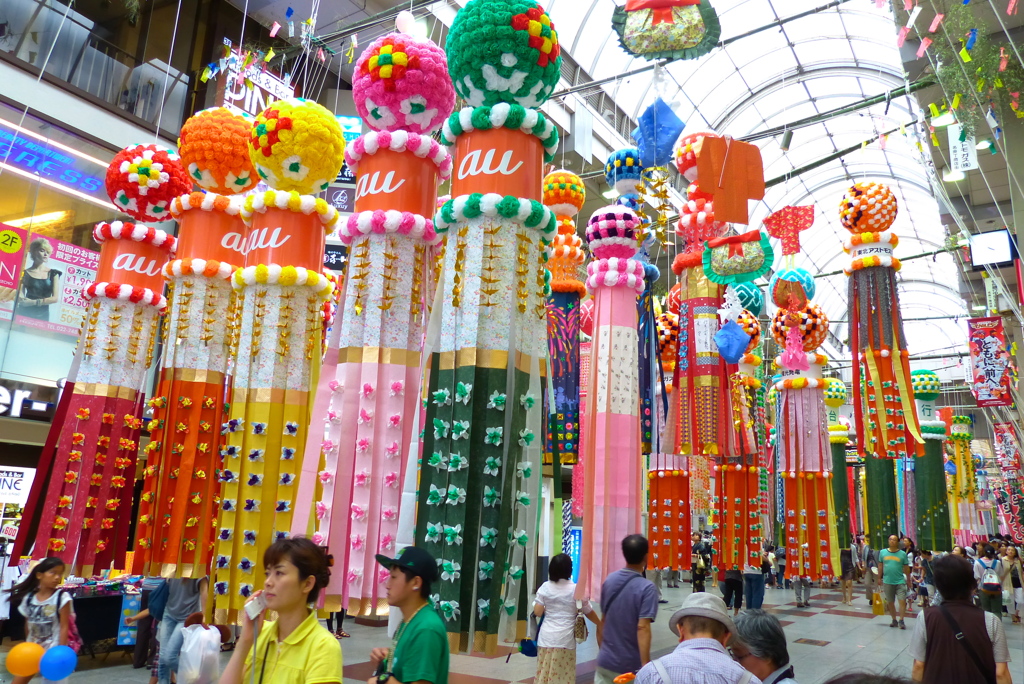 日本宫城仙台七夕节开幕400年的传统节日延续至今