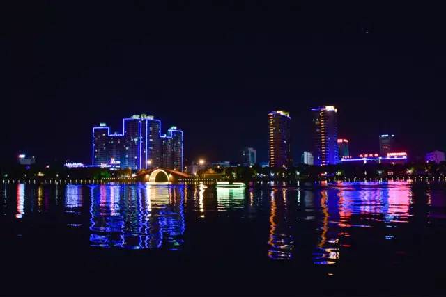 夜遊宜興從鳳凰街遊艇碼頭出發一路美景