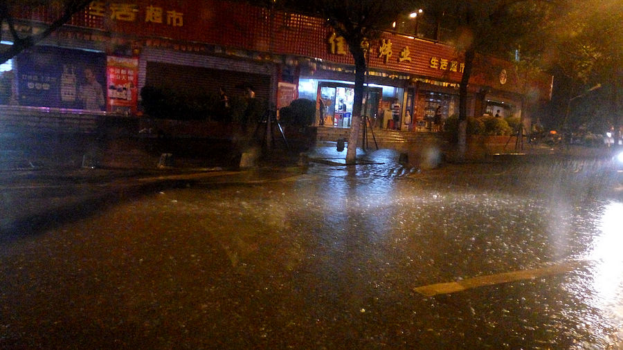 甘肃天水暴雨图片