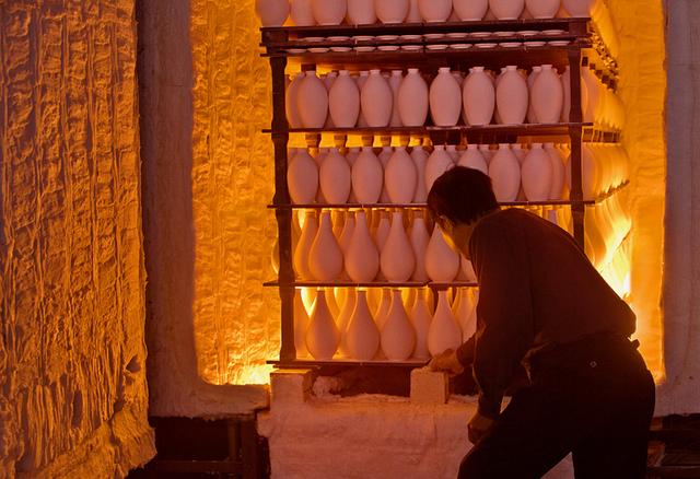 没有温度计的古代是如何控制窑温烧制瓷器的呢